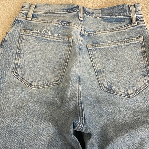 Abercrombie & Fitch 90’s Straight distressed denim - Picture 6 of 6